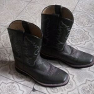 Kids size 2 Smoky Mountain Boots